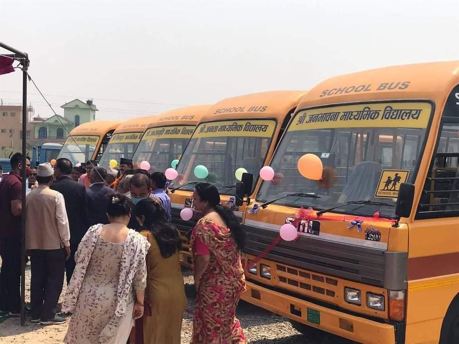तिलोत्तमा नगरपालिकाको आर्थिक सहयोगमा ६ सामुदायिक बिद्यालयद्वारा बस खरिद 