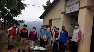 यूवा क्लबद्वारा स्वास्थ्यचौकीलाई  स्वास्थ्य सामाग्री प्रदान 