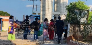 कोरोना कहरमा पनि रोजगारीका लागि भारत जाने क्रम रोकिएन