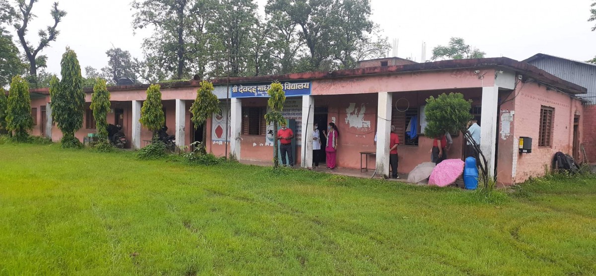 देवदह माविद्वारा शैक्षिक अभियन्ता रमेशबाबुलाई २० हजार आर्थिक सहयोग