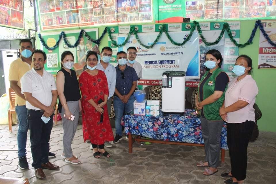 रोटेरी कलबद्वारा मानव सेवा आश्रम बुटवललाइ स्वास्थ्य सामाग्री हस्तान्तरण  