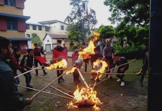 सर्वोच्च अदालतको आदेशविरुद्ध अनेरास्ववियूले निकाल्यो मसाल जुलुस