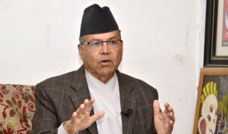 दिल्लीबाटै खनालको अपीलः देउवाको समर्थनमा विश्वासको मत दिनुहोस्