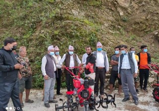 छत्रकाेटका ५३ कृषकले पाए ५० प्रतिशत अनुदानमा हातेट्याक्टर