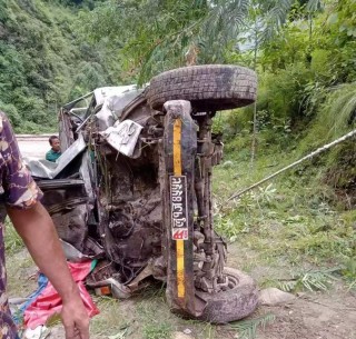तम्घासतर्फ आउँदै गरेको जीप दुर्घटना हुँदा तीन जनाको मृत्यु,सात जना घाइते