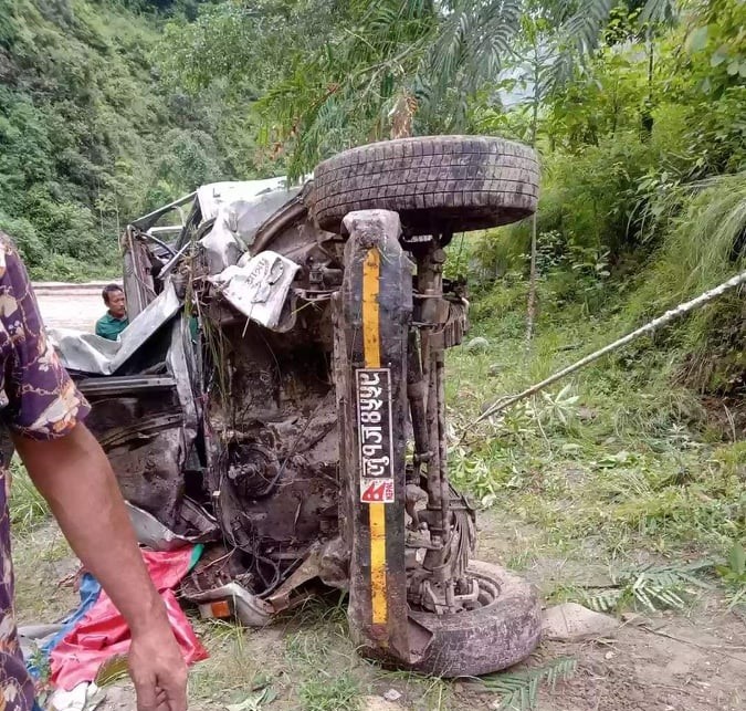 तम्घासतर्फ आउँदै गरेको जीप दुर्घटना हुँदा तीन जनाको मृत्यु,सात जना घाइते