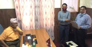 लुम्बिनीमा नयाँ सरकार गठनका लागि विपक्षी ४१ सांसदले प्रदेश प्रमुख समक्ष बुझाए हस्ताक्षर 