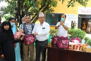विजयनगरमा महिलालाई पोषण किट