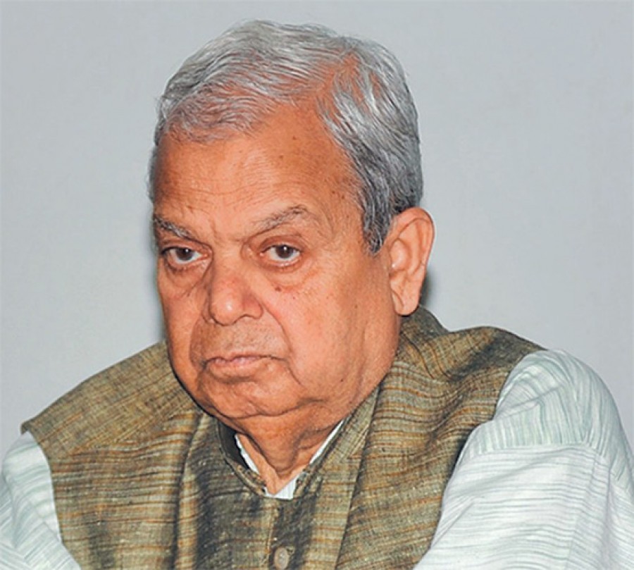 जसपा (लोकतान्त्रिक) बनाउँन 'साईकल' लिएर निर्वाचन आयोग पुगे महन्त ठाकुर 