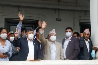 निर्वाचन आयोगमा दल सनाखतः नेकपा (एकीकृत समाजवादी) का ५५ केन्द्रीय सदस्य र ३३ सांसदले गरे हस्ताक्षर