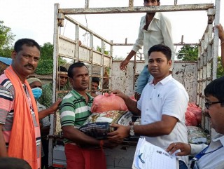 रोहिणी गाउँपालिकाद्वारा बाढी पीडितलाई राहत बितरण 