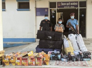 नवलपरासीमा ८ लाख बढीको अबैध सामान प्रहरी नियन्त्रणमा