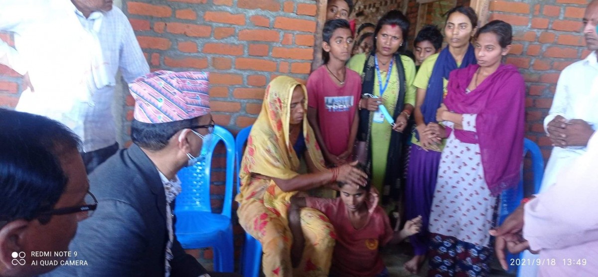दिवंगत पत्रकार चौहानको घर पुगे मुख्यमन्त्री, छोराछोरीको व्यवस्थापनमा सहयोग गर्ने