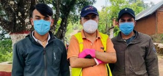 निस्वार्थ मानवसेवामा सरस्वती माता फाउण्डेसनका भाइ बहिनीहरू 