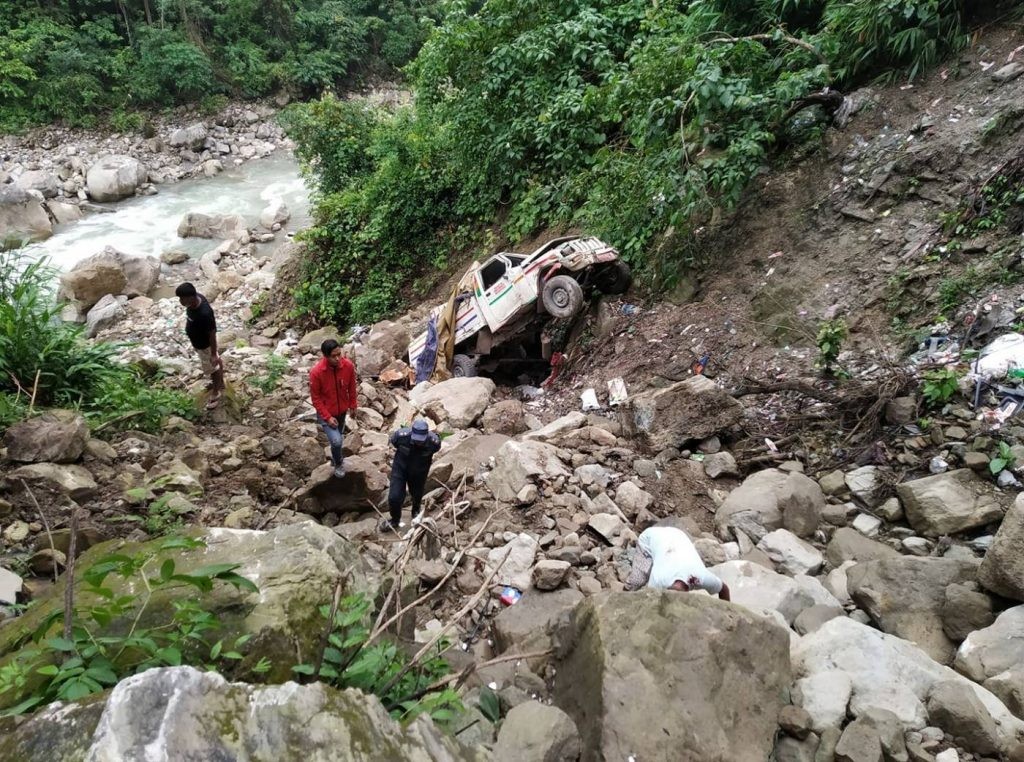 सिद्धार्थ राजमार्गको पानी मिलमा जिप दुर्घटना : दुई घाइते