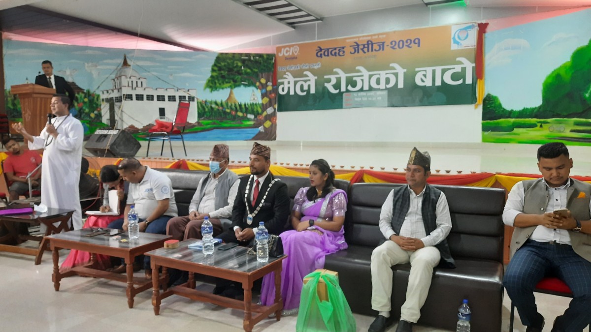 देवदह जेसीसको 'मैले राेजेकाे बाटाे' मा डा. नन्दु पाठकको प्रशिक्षण