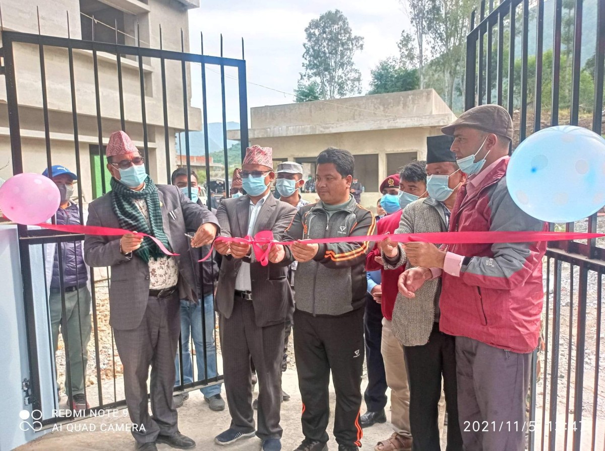 अक्सिजन प्लान्टको उद्घाटन गर्दै मुख्यमन्त्रीको निर्देशन - निर्माणमा ढिलाइ गर्नेलाई कारवाही गर्नु