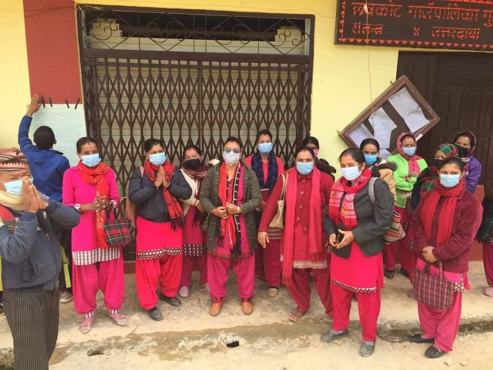 तोकिएको तलब नपाएपछि बालविकास सहजकर्ताद्वारा गाउँपालिका कार्यालयमा तालाबन्दी 