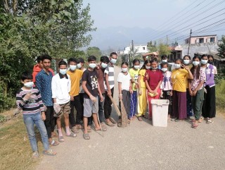 स्मृति युवा क्लबको नेतृत्वमा देवदहको मितेरी गाउँमा सरसफाइ