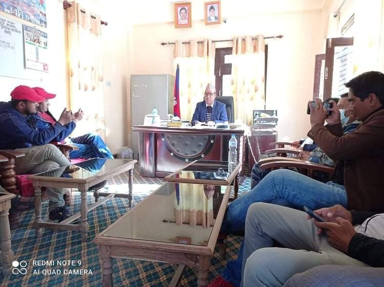 राहत वितरणमा पनि राजनीति : वास्तबिक पिडितले पाएनन् राहत, नेता र वडाध्यक्षका मान्छे मालामाल