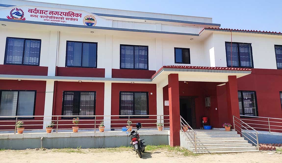बर्दघाट नगरपालिकाद्रारा क्रीकेट कप्तान पौडेललाई सम्मान 