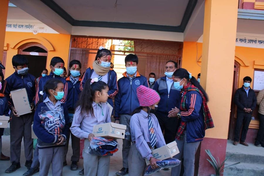  दुर्गेश थापाले ल्याए देउसी भैलो (भिडियो सहित)
