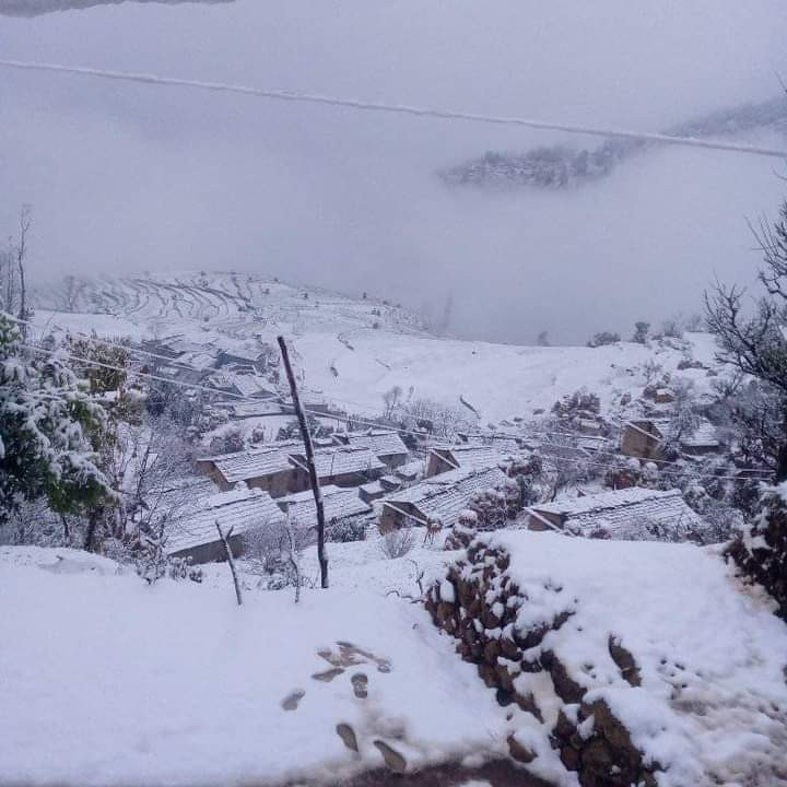 सुदूरपश्चिमका पहाडी जिल्लामा हिमपात, हिमपातमा कारण यातायात अबरुद्ध