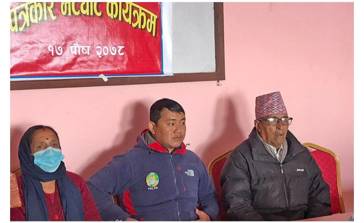 पाल्पामा एमाले खुम्चिने संकेत, रायमाझी सहित ६७ नेता समाजवादीमा प्रवेश