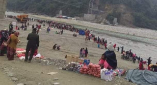 काेभिड संक्रमणकाे त्रासका बिचपनि कालिगण्डकी नुहाउनेकाे रुरुधाममा घुँईचाे 