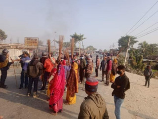जनमत पार्टीका कार्यकर्ता द्वारा ताेडफाेड