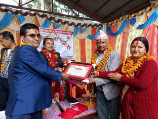 छत्रकाेट गाउँपालिकाका परिश्रमी र आँटिला वडाध्यक्ष डिलाराम न्यौपाने  *