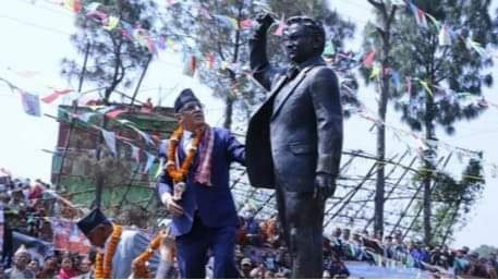 प्रचण्डद्वारा नुवाकोटमा पोस्टबहादुर बोगटीको पुर्ण कदको सालिक अनावरण 