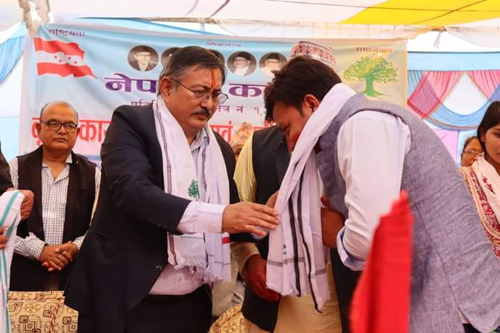 एमाले गाउँकमिटी सचिव सहित १ हजार बढी कांग्रेसमा प्रवेश