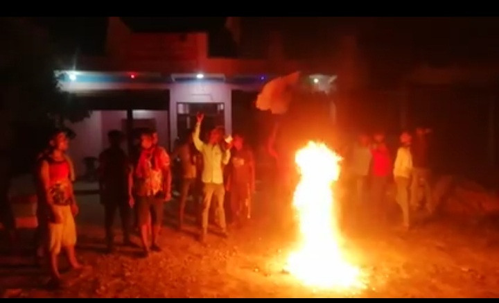 टिकट वितरणमा व्यक्ति हावी भएको भन्दै देवदहमा एमाले कार्यकर्ताद्वारा विरोध प्रदर्शन