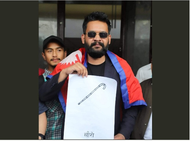 बालेनले पाए 'लौरो' चिन्ह, समर्थक भन्छन्-'बुढाबुढीलाई टेक्न मिल्ने, भ्रष्टाचारीलाई सेक्न मिल्ने'