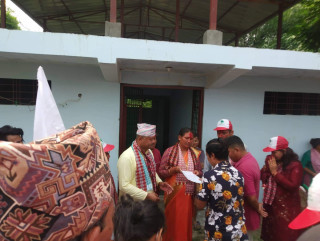 देवदहमा गठबन्धनको घरदैलो : विकास र समृद्धिका लागि आफुहरूलाई मतदान गर्न अपिल