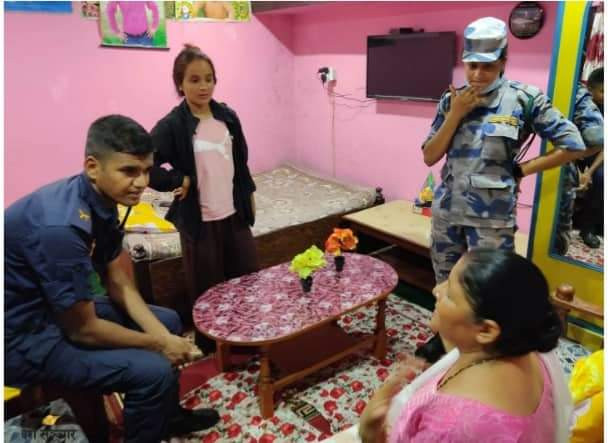 मतदाता प्रभावित गरेको आरोपमा एमालेबाट मेयरका उम्मेदवार भट्टराईकी श्रीमती पक्राउ