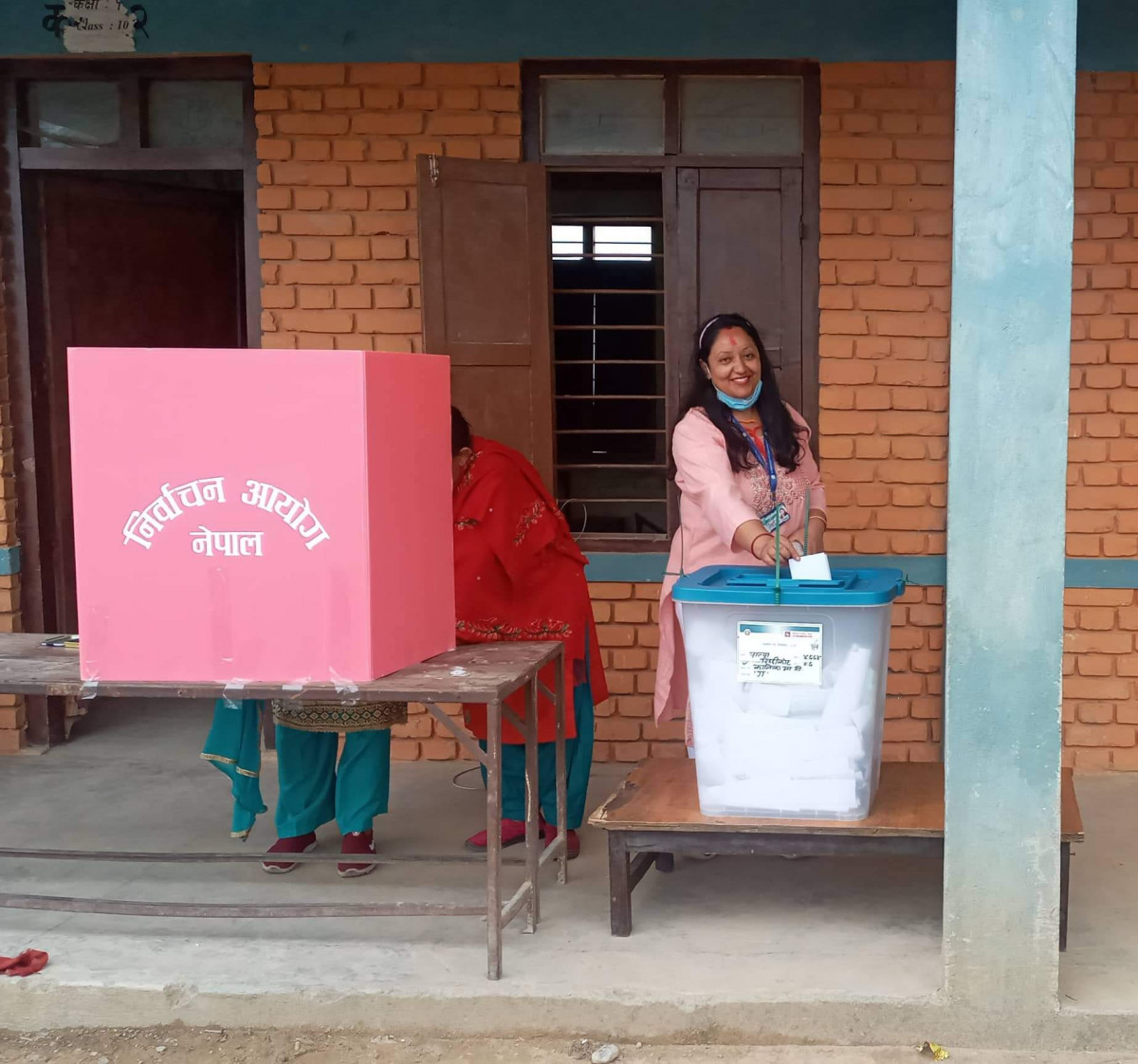 मध्याह्न १२ बजेसम्म देशभर ३५ प्रतिशत मतदान, छिटफुट घटनाबाहेक उत्साहजनक जनसहभागिता