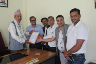 नागरिक समाज देवदहद्वारा निर्वाचित नगर प्रमुख र उपप्रमुखलाई बधाई ज्ञापन