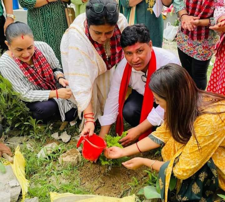 विश्व वातावरण दिवसमा बुटवल लेडि जेसिजकाे वृक्षारोपण 