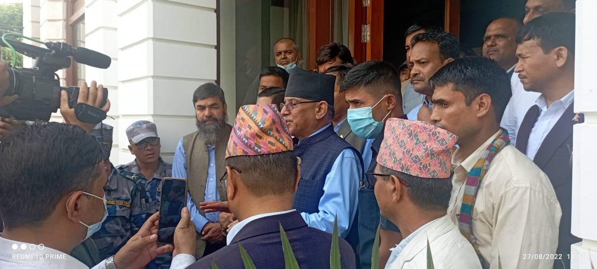 गठबन्धनले देशलाई दुर्घटनामा जानबाट बचाउँछ : प्रचण्ड
