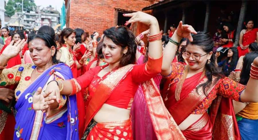 पशुपतिनाथ मन्दिर परिसरमा संस्कृतिमन्त्री पाण्डे