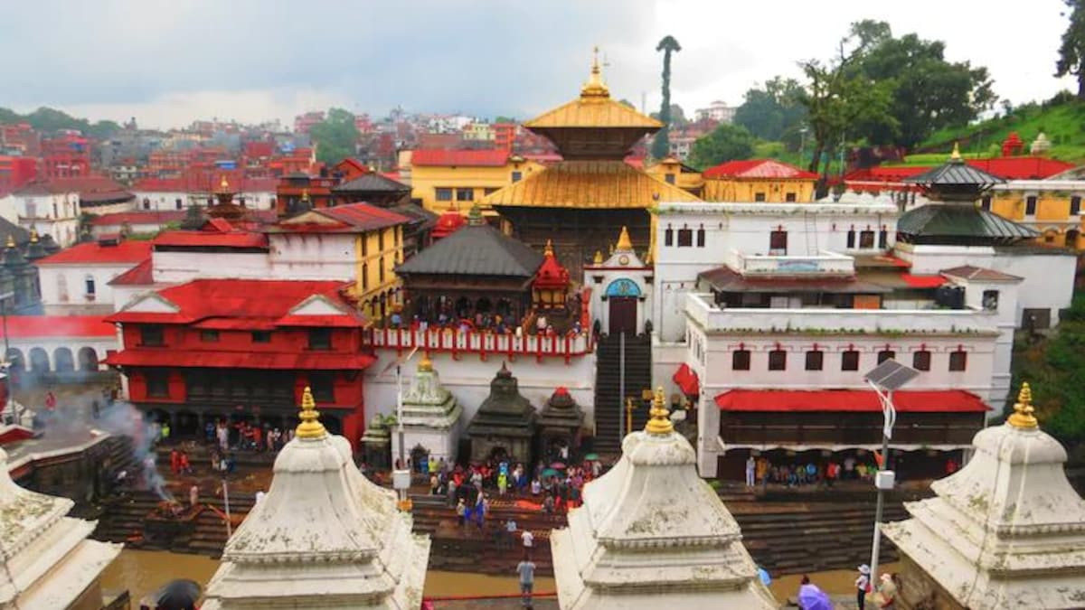 पशुपतिनाथको ढोका बिहान तीन बजेदेखि नै खुला, चार ठाउँबाट लाइनको व्यवस्था