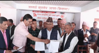 समाजवादी नेताको एमाले प्रवेश: पार्टी कार्यालयमा चहलपहलदेखि गला अबरुद्धसम्म