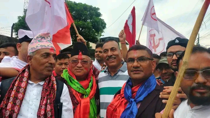 चितवनमा ३ प्रतिनिधिसभा र ६ प्रदेशसभाका लागि १२२ जनाको उम्मेदवारी दर्ता    
