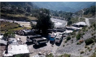 बझाङ बसपार्कमा चरेस सहित होटल मालिक प्रकाउ