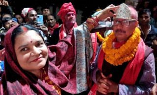 प्रतिनिधि सभामा विजयी रमेश रिजाललाई चाँदीको मुकुट