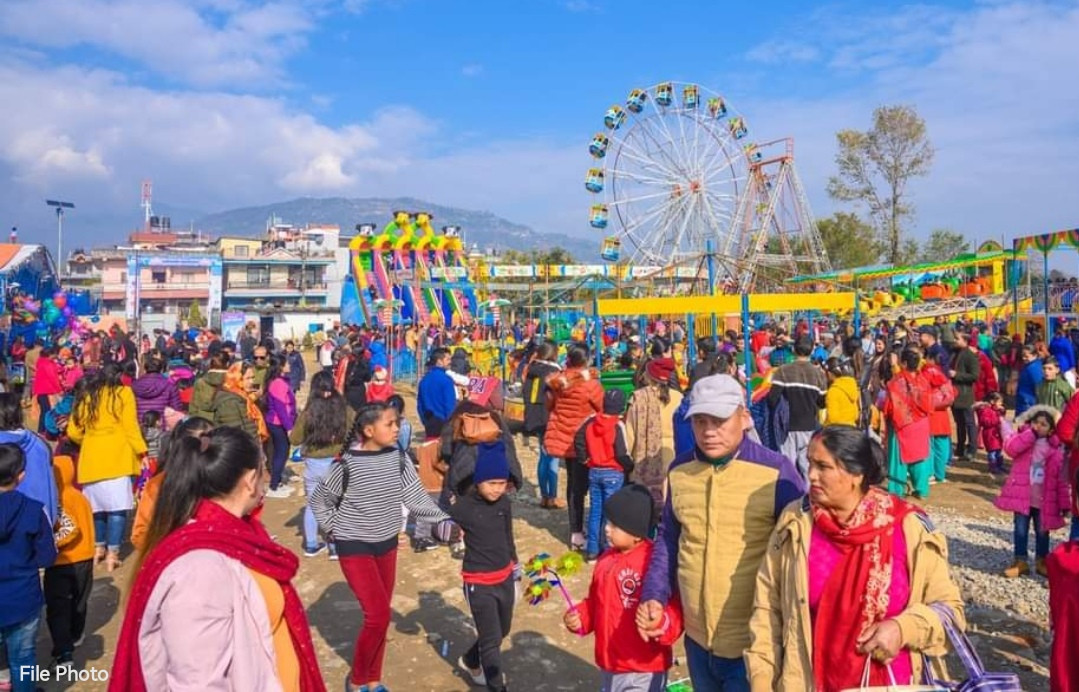पोखराकोमा जारी व्यापार मेलामा राखिएको ‘रोटे पिङ’ खेल्नेक्रममा  खसेर चार जना घाइते