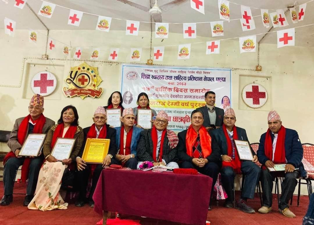 लगानी कम, आम्दानी मनग्ये : व्यवसायिक फूल खेतीमा रमाउँदै पाल्पाली किसान