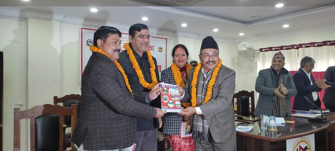 बर्दघाट नगरपालिकाद्रारा क्रीकेट कप्तान पौडेललाई सम्मान 